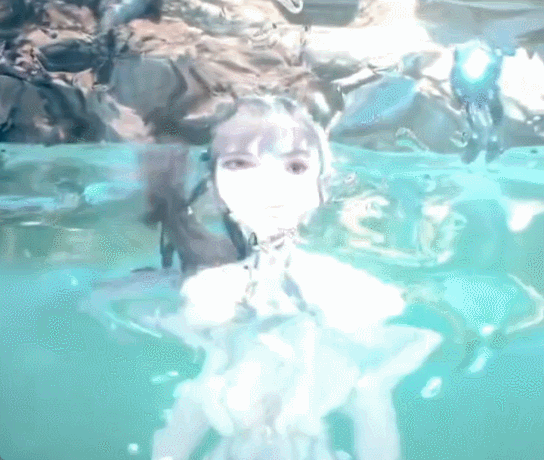 《星刃》女主游泳视频揭示：在水里措施流利做作