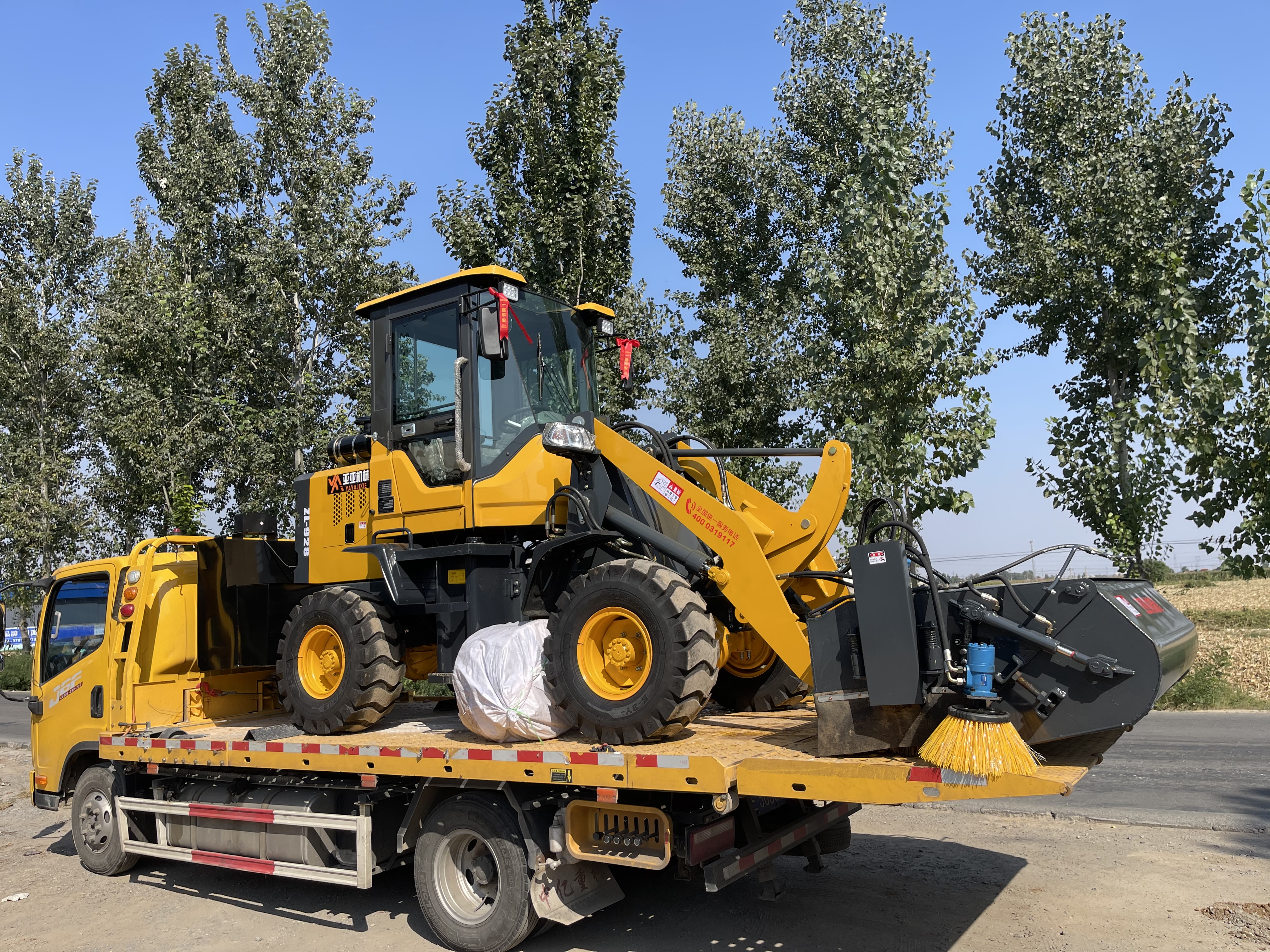 铲车清扫机:工作原理,用途与显著使用效果