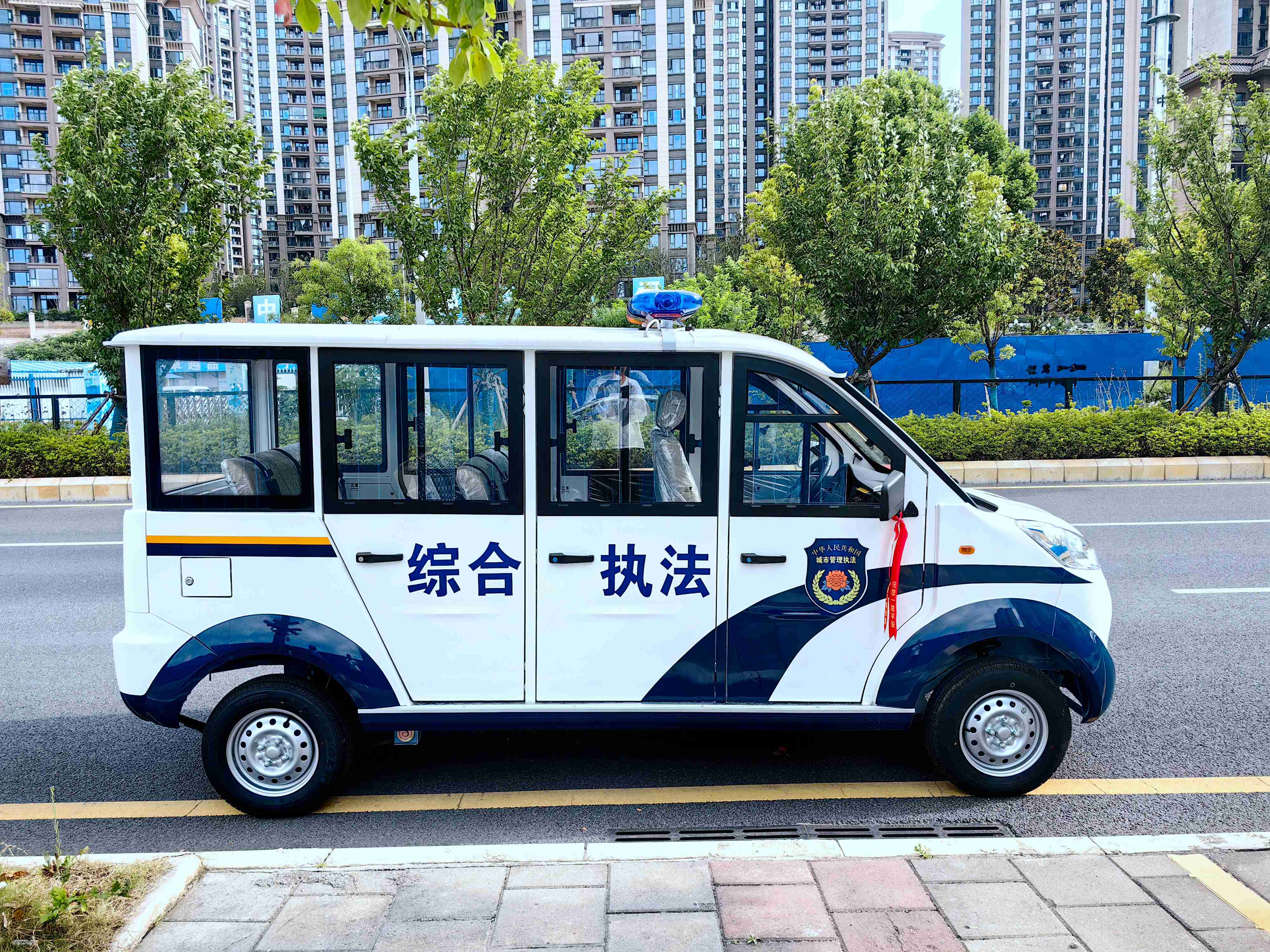 城管综合执法巡逻车