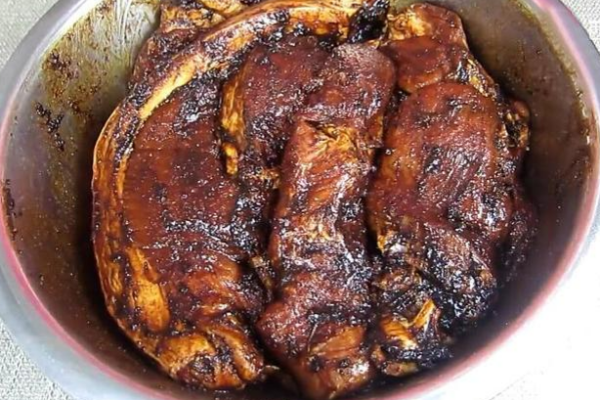 酱猪肉,是一道美味营养的家常菜肴,口感鲜美,富含丰富的蛋白质