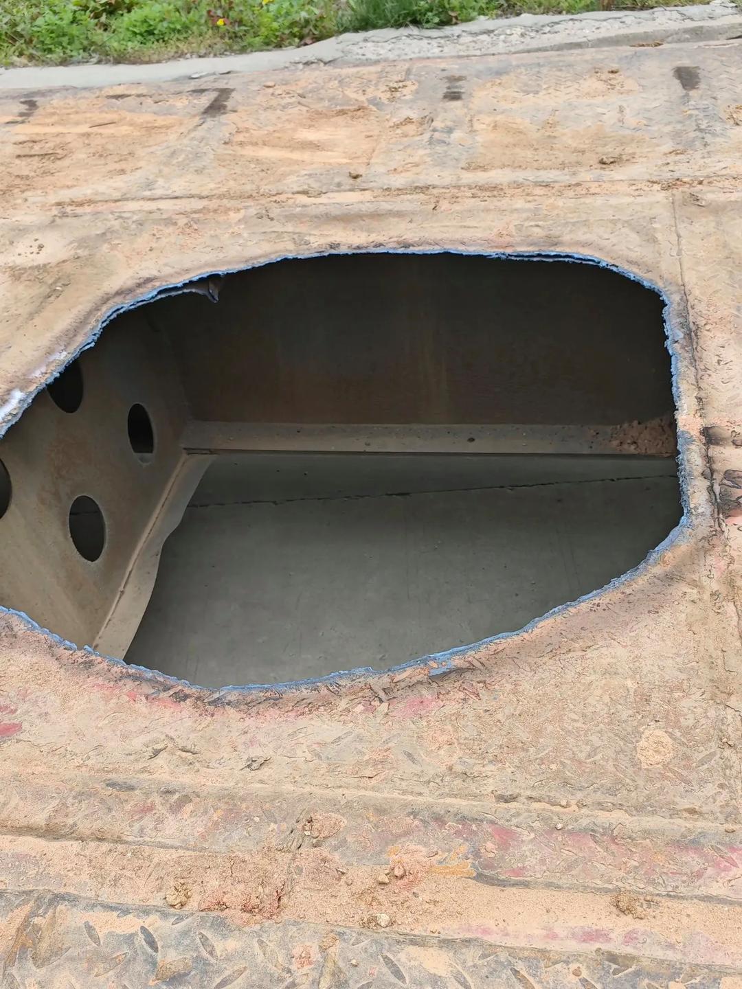 今天我拉了一件货物,因为货物的形状问题无法放平