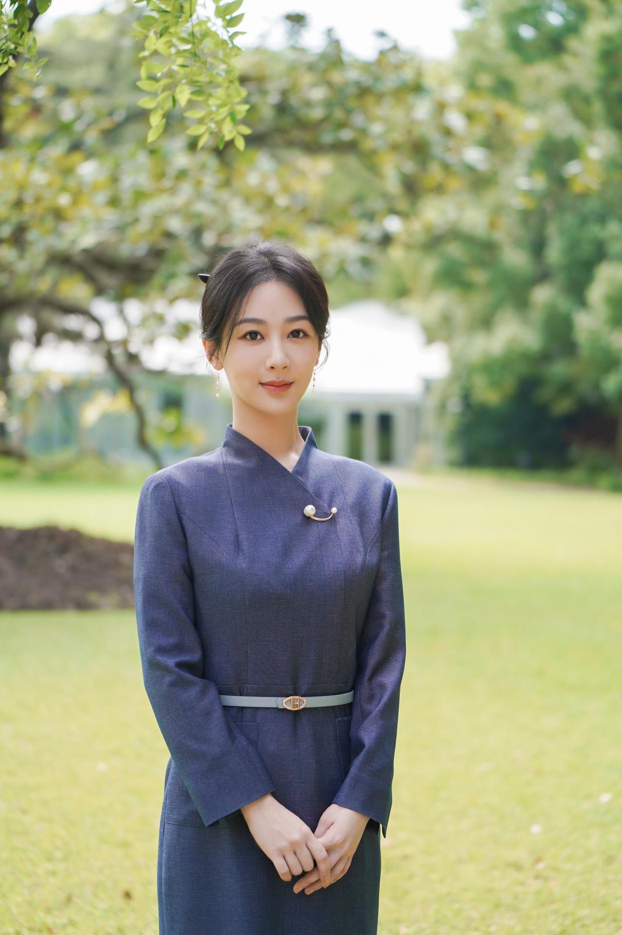 杨紫麦承欢 麦承欢的上班着装好精致啊端庄大气又优雅美丽
