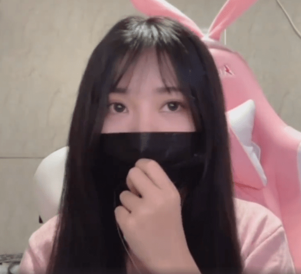 一条小团团确认被捕了,斗鱼一姐风光无限,如今也是世态炎凉,自己做的
