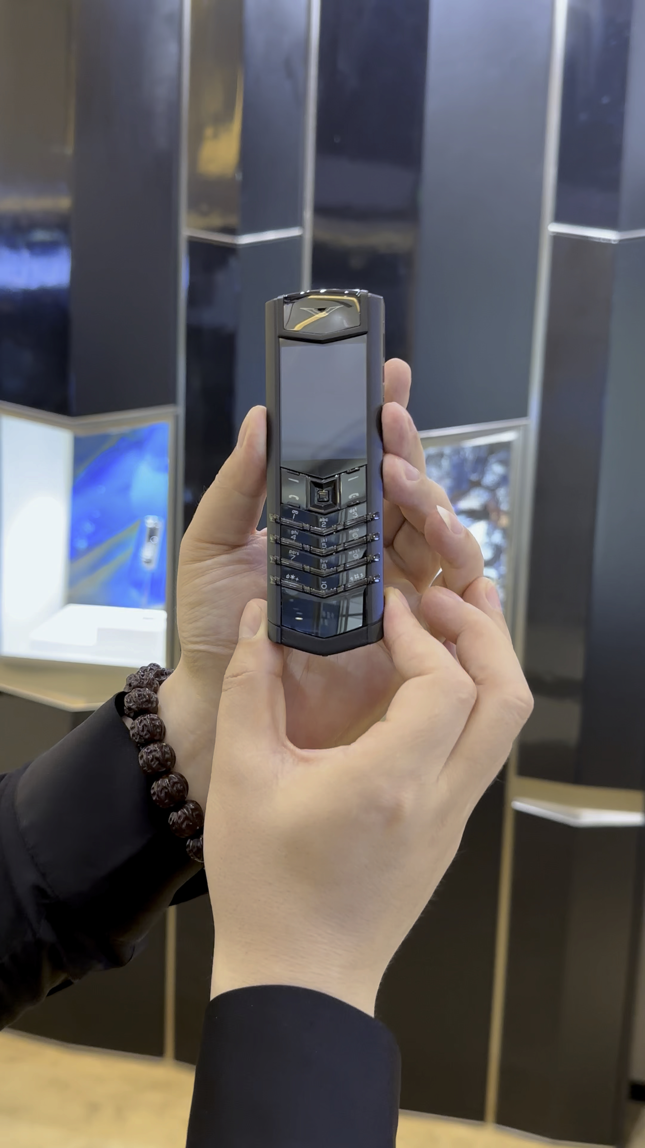 vertu新款4g总裁签名纯黑小牛皮威图手机经典款signature v-度小视