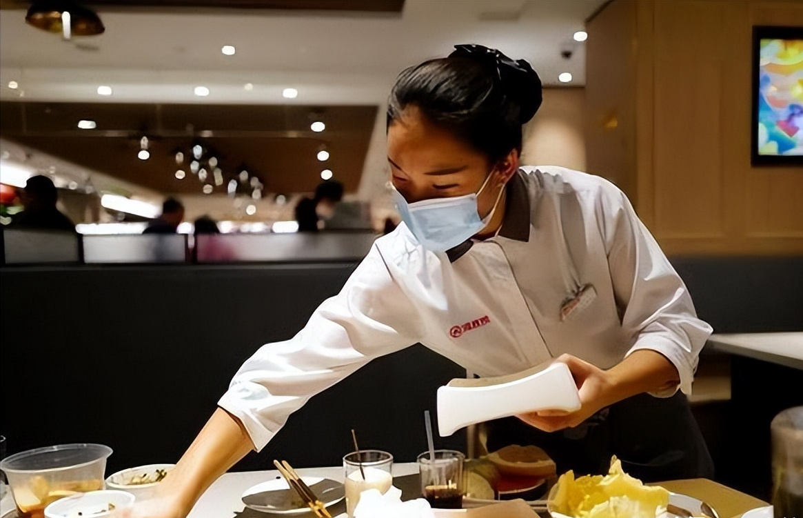 回顾杨利娟为帮哥还债,16岁辍学打工,跟随老板24年,老板分30亿