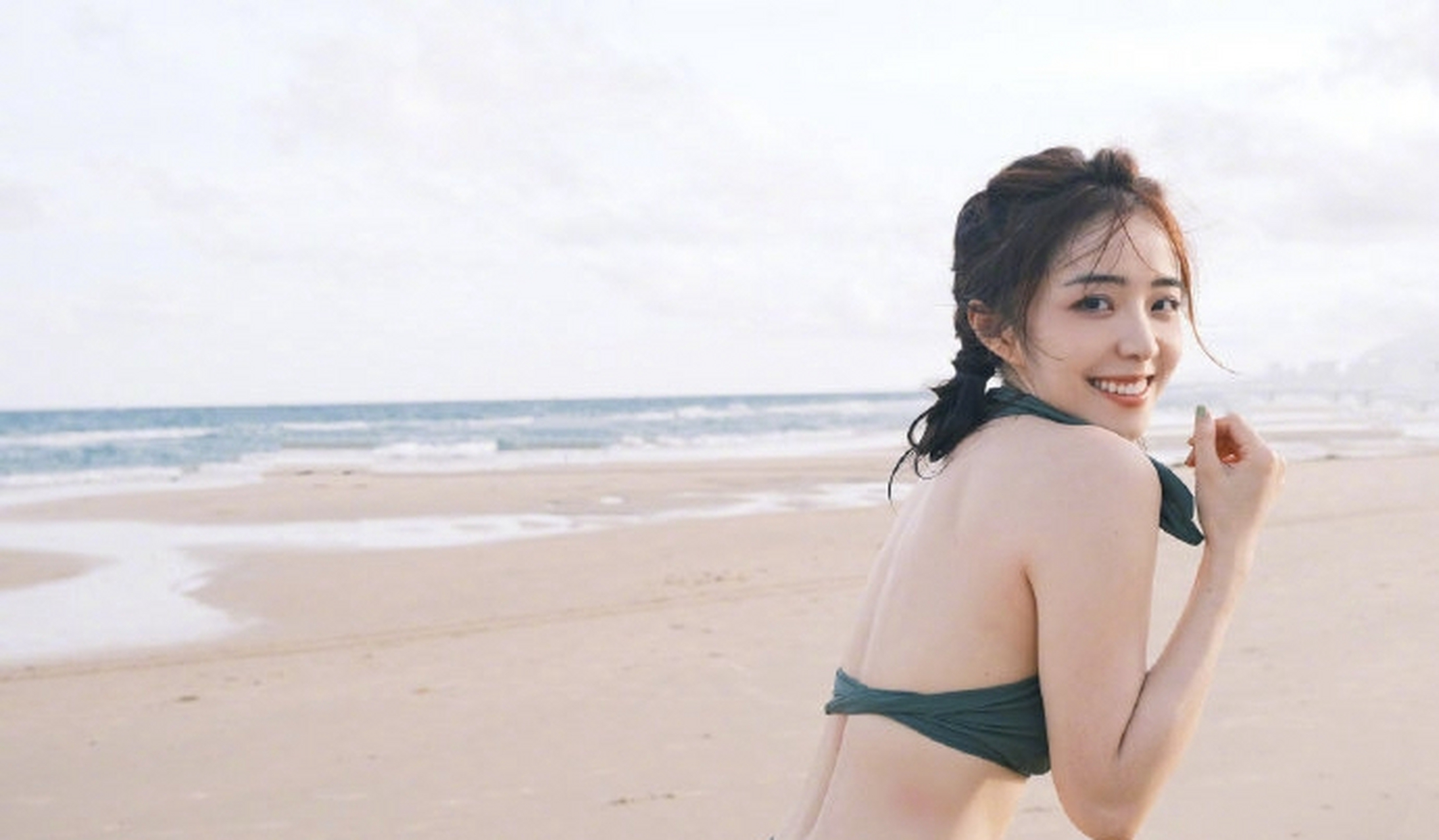 余霜阿姨泳衣套装,时尚简洁