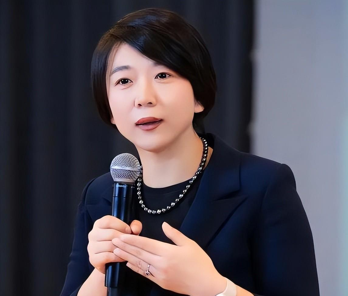 回顾杨利娟为帮哥还债,16岁辍学打工,跟随老板24年,老板分30亿