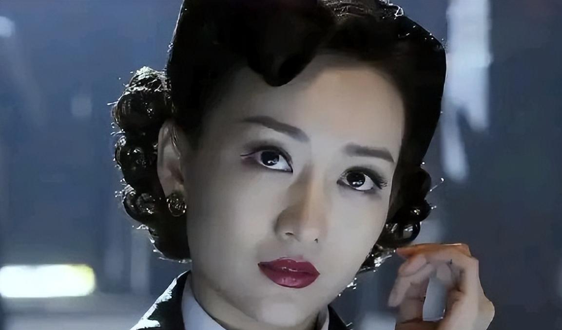 同样是演女特务,王鸥和杨幂一比,我才知道:什么是老天