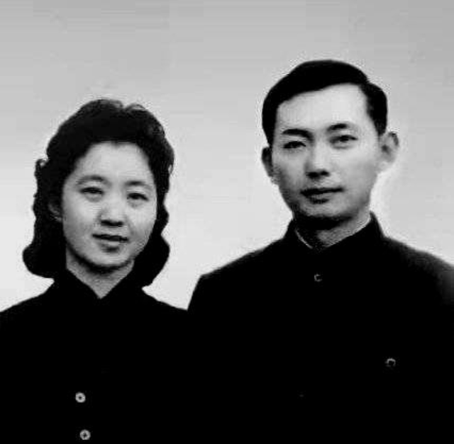 梅葆玖:和妻子恩爱56年零绯闻,一生丁克无子,晚年和猫相伴