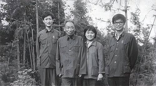 陈独秀三子陈松年,从教书改行去砖窑,用了一妙招保全了父亲坟墓