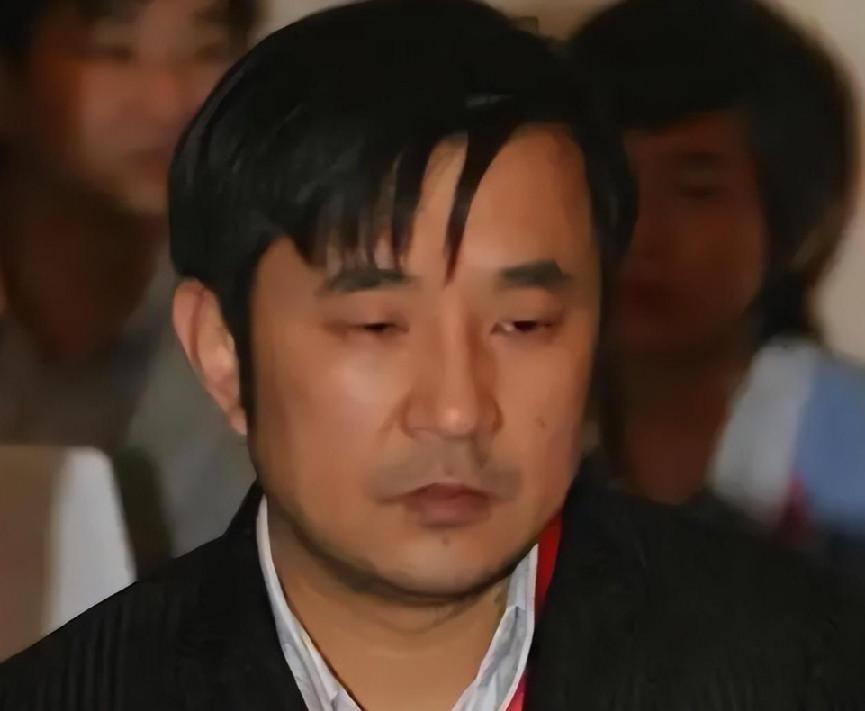 回顾王永红欠债700亿,带明星女友和61个亿逃亡,父亲葬礼没回来