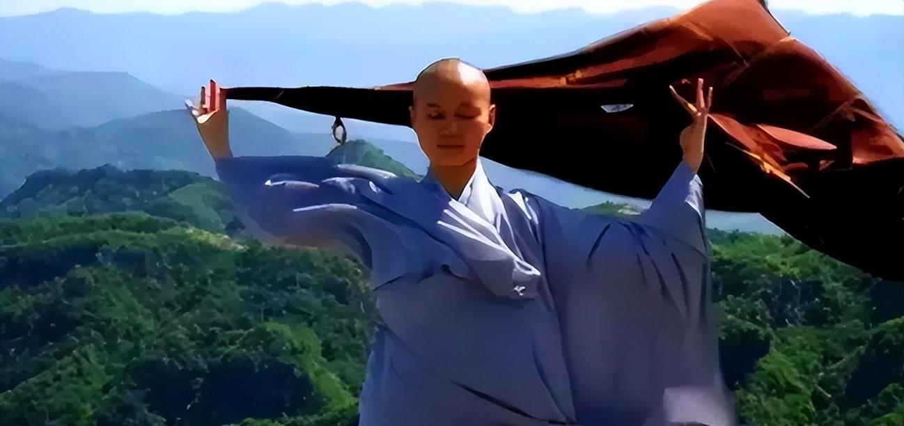 2009年,公务员剃度出家,富婆用400万豪车追求,如今怎样了