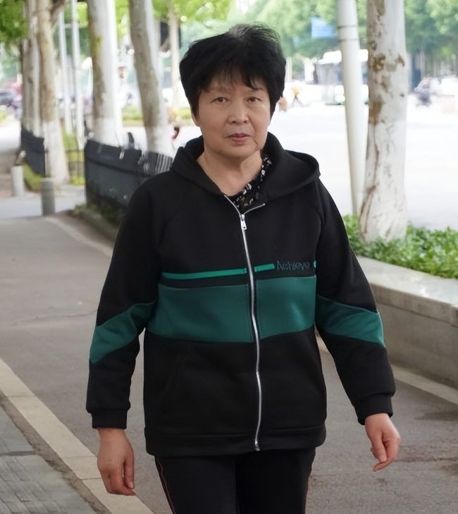 2008年,正在工作的叶海斌再一次吐血被送进了医院进行抢救.