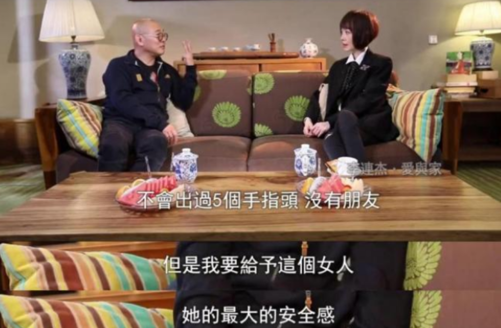 所有的财产都交给利智打理,曾有媒体曝出过已经年过花甲的利智的照片
