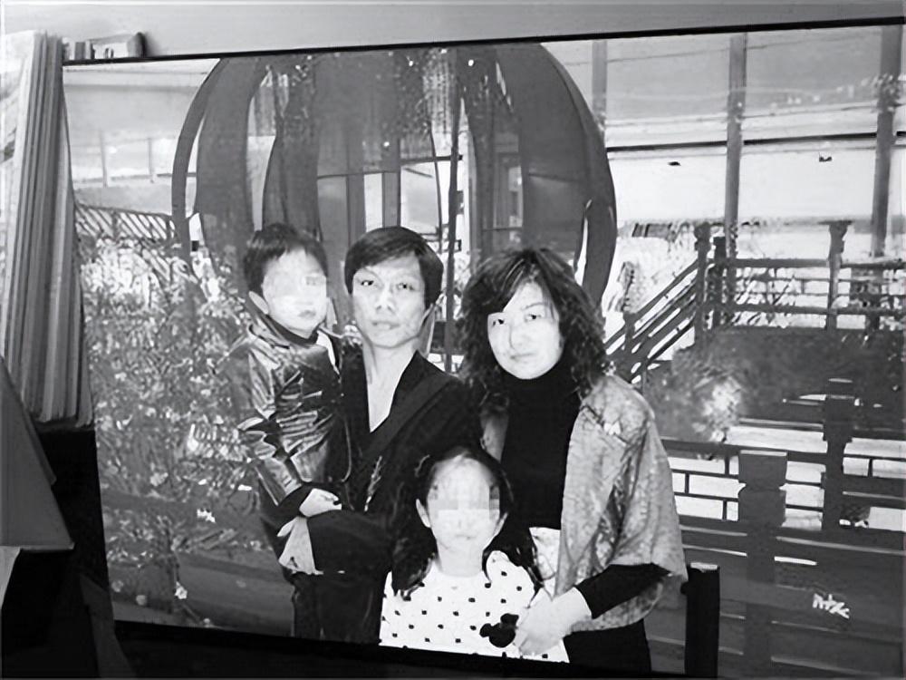 文裕章跟爱妻胡菁结婚已经十年了,两人婚后一直过得很幸福,还拥有了一