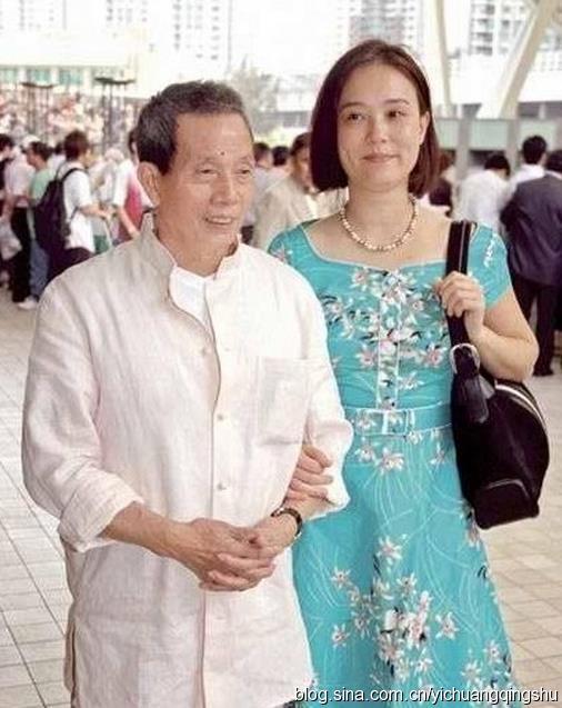 尤小刚:三婚娶小30岁的周庭伊,生了俩儿子,71岁的他不敢休息