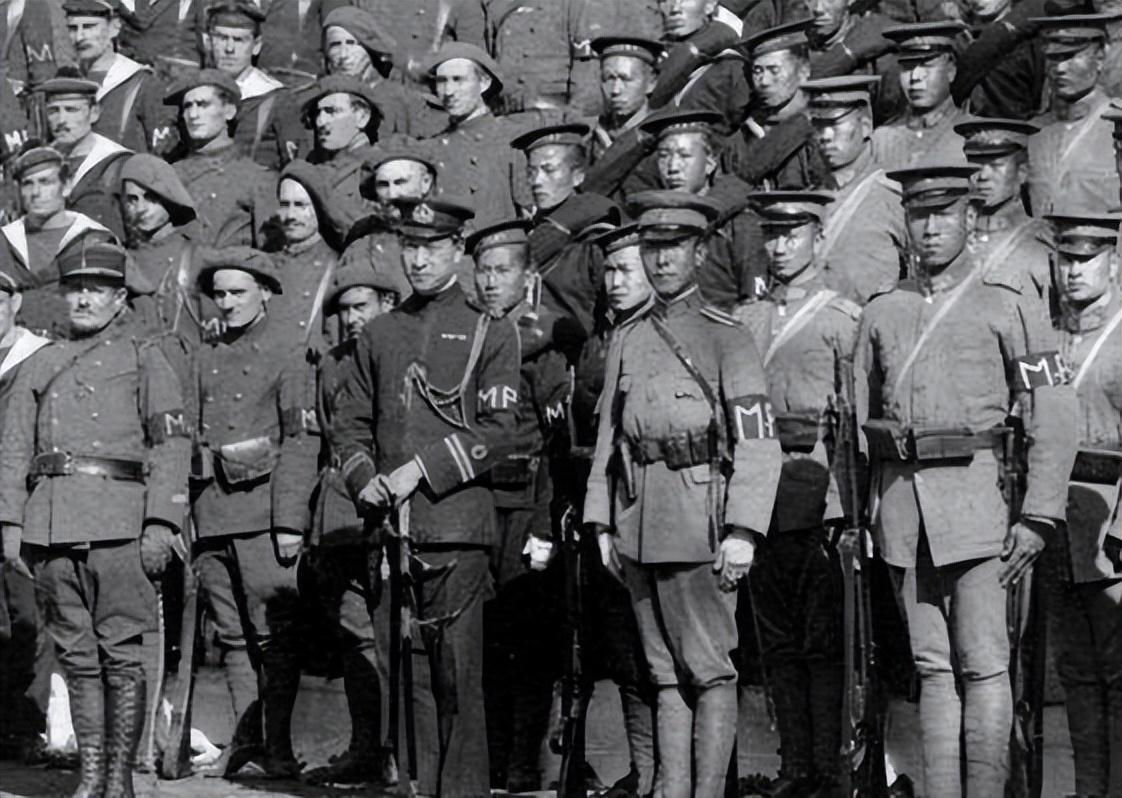 图片源于网络1943年,叶蓬任伪政权的陆军部长,并组织了一个军事考察团