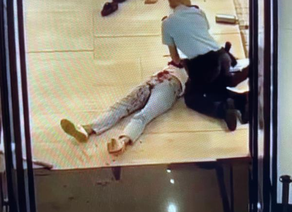 从悉尼警方击毙持刀歹徒,看女警出色的警务素质与专业能力