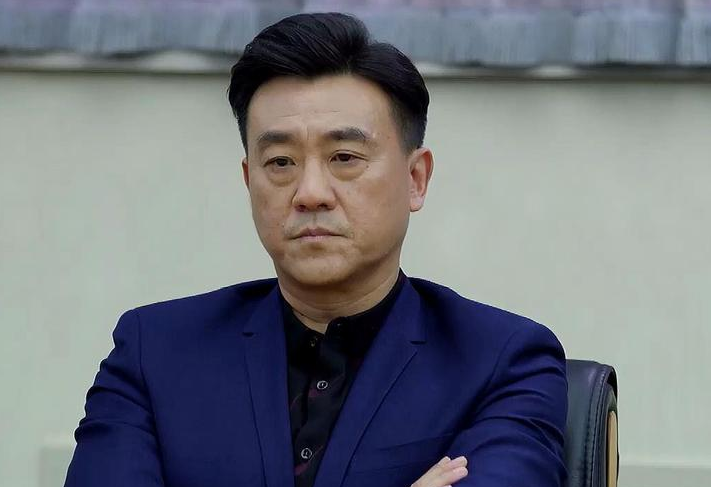 演员何冰:为何结婚几十年0绯闻?看看妻子是谁就知道了