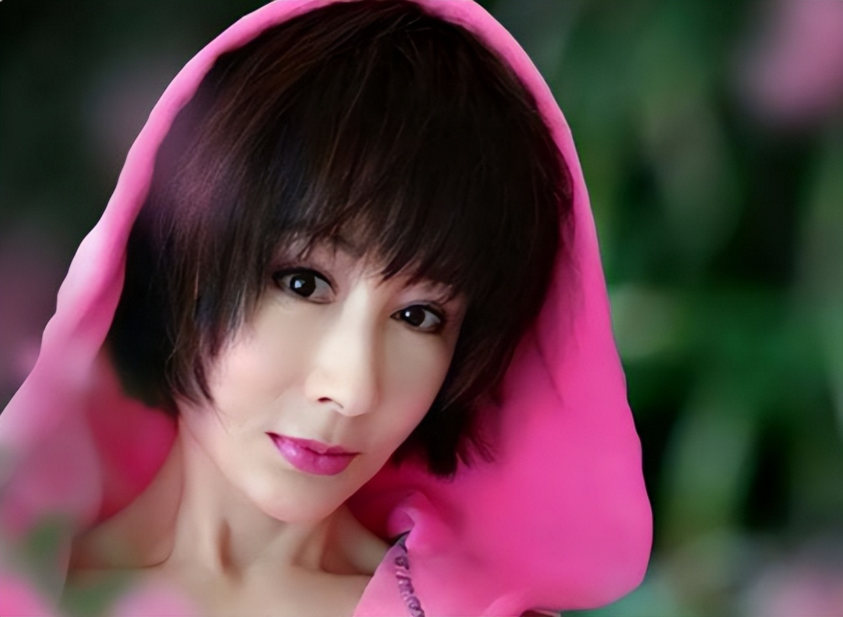 二,74岁的潘迎紫