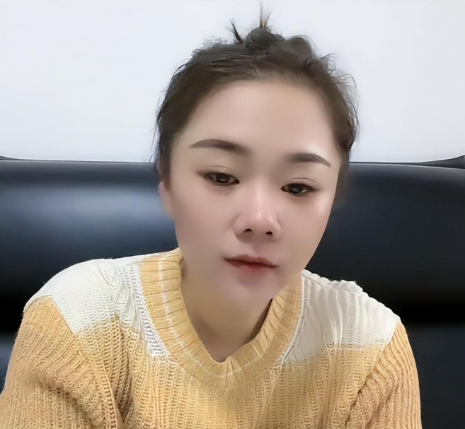 没有了师傅赵本山带来的影视资源,霍云龙唯有走上直播这条路来挣一些