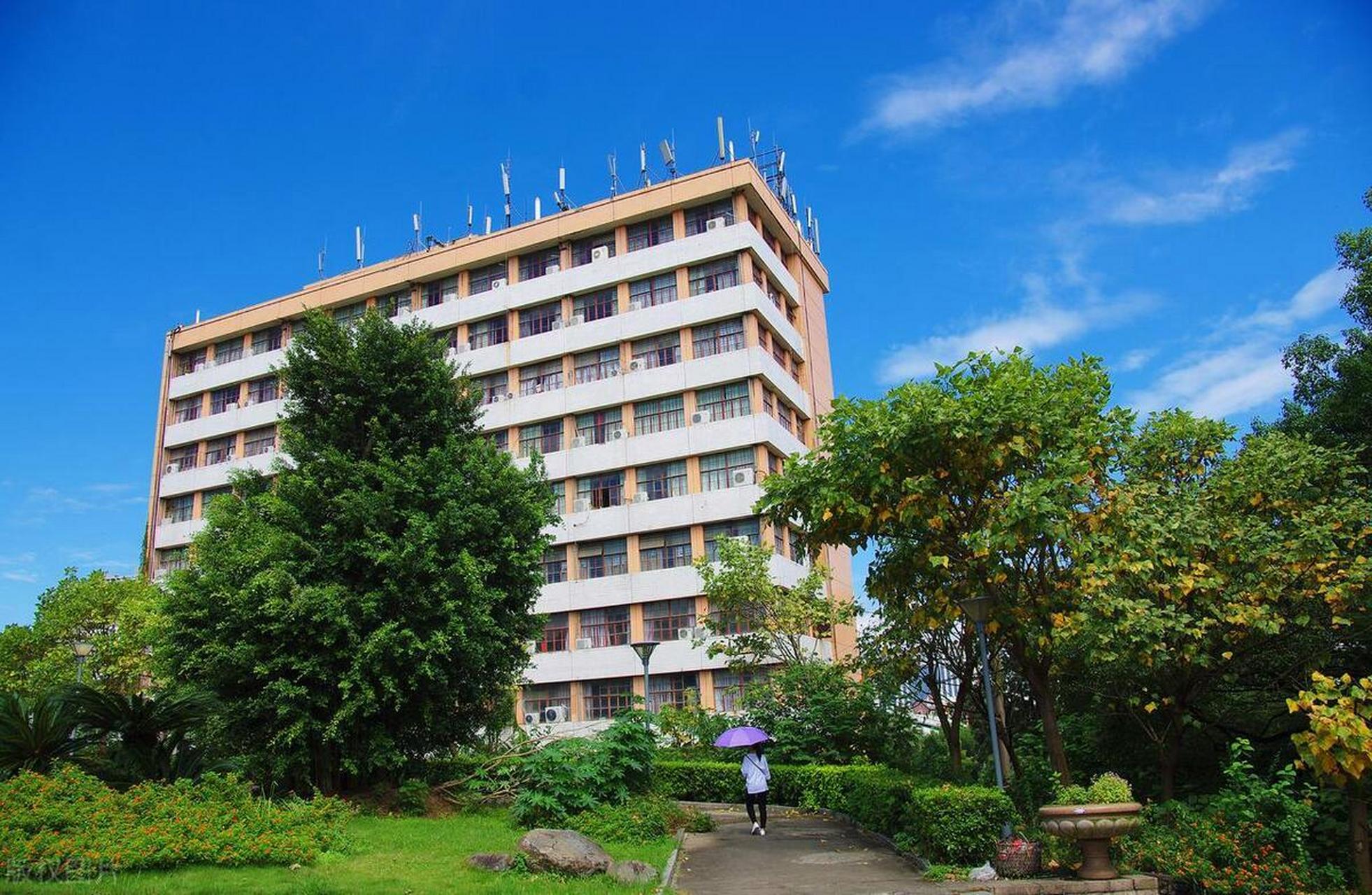 教育启航计划# 福建师范大学  学校位于福建福州,是一所具有百年朗贩