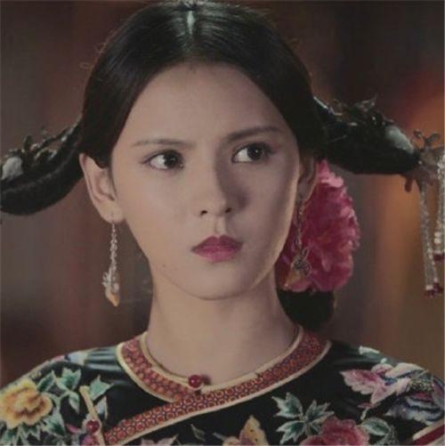 还有火出圈的角色,《悲伤逆流成河》中的易遥,《孤城闭》中的赵徽柔.