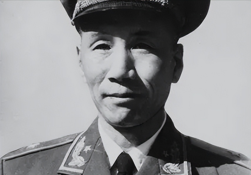 国军团长起义被下属谋害,身中三刀一枪,后成开国少将享年105岁