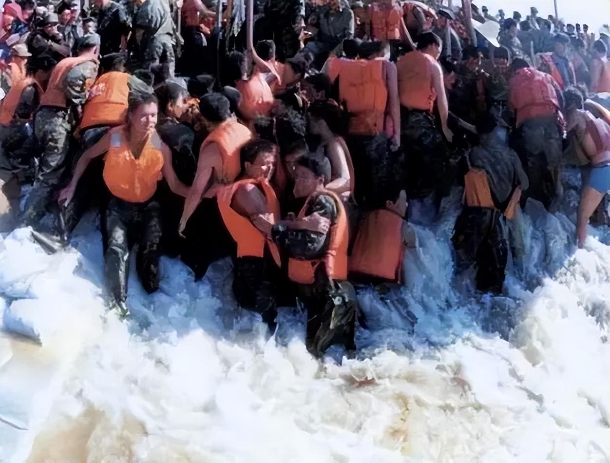 1998年长江特大洪水图片