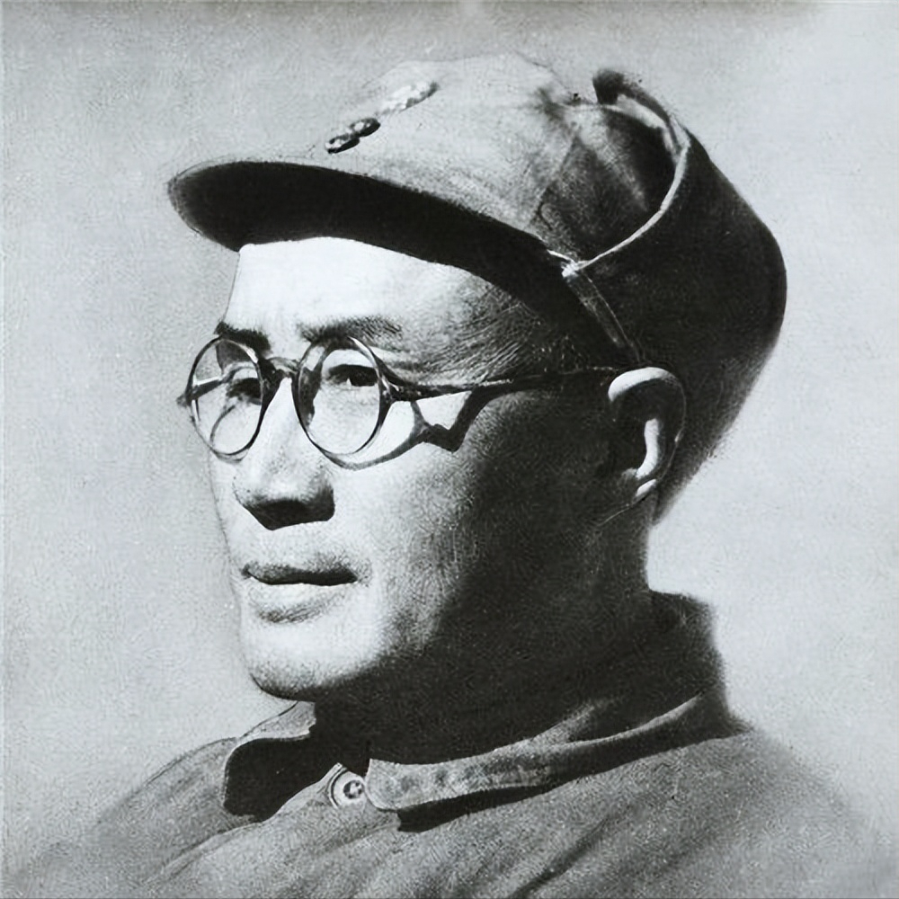 72岁杨成武重回泸定桥,老泪纵横:怎么就我一个了,你们都在哪