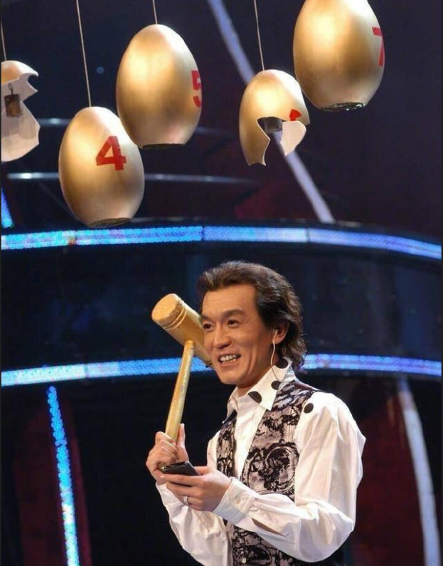 爆火之后,李咏先后又主持了《非常6 1》《梦想中国》《咏乐汇》,参加