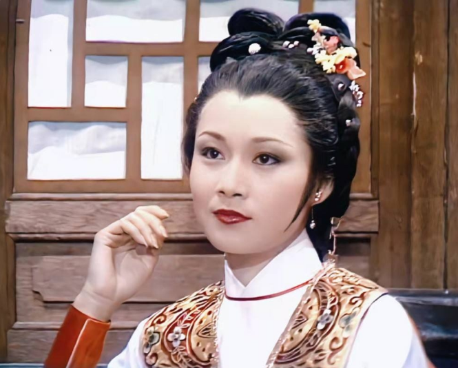 香港女艺人,一名"宝藏演员",曾是丽的电视的当家花旦,最具代表作的