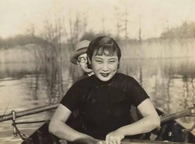 1989年,81岁的胡蝶离世,弥留之际笑着道:你看,蝴蝶飞走了