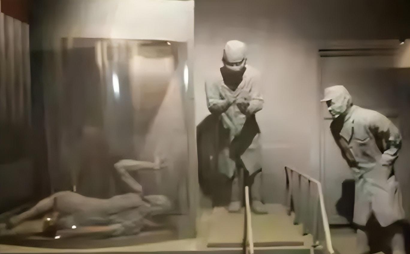 不要被电视剧骗了,这才是日本鬼子的样子,照片拍摄于不同年份