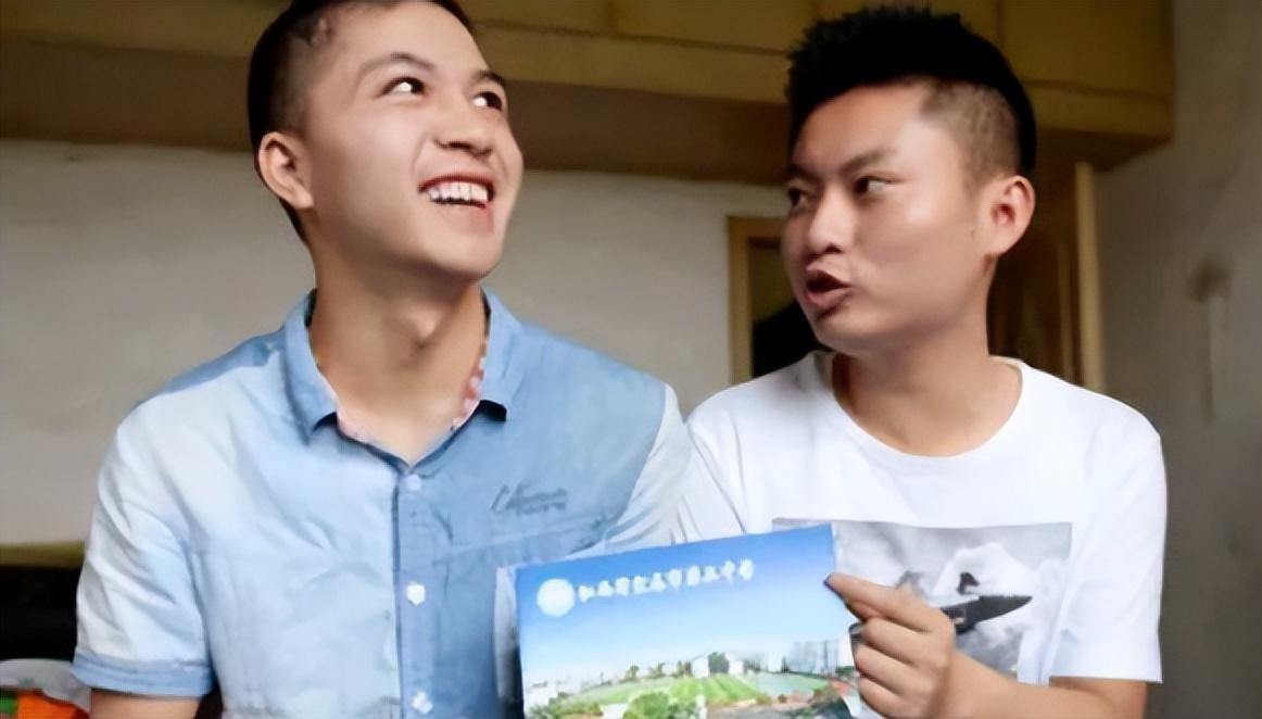 回顾:江西2位"夺刀少年",因救全车人错过高考,现在如何了?