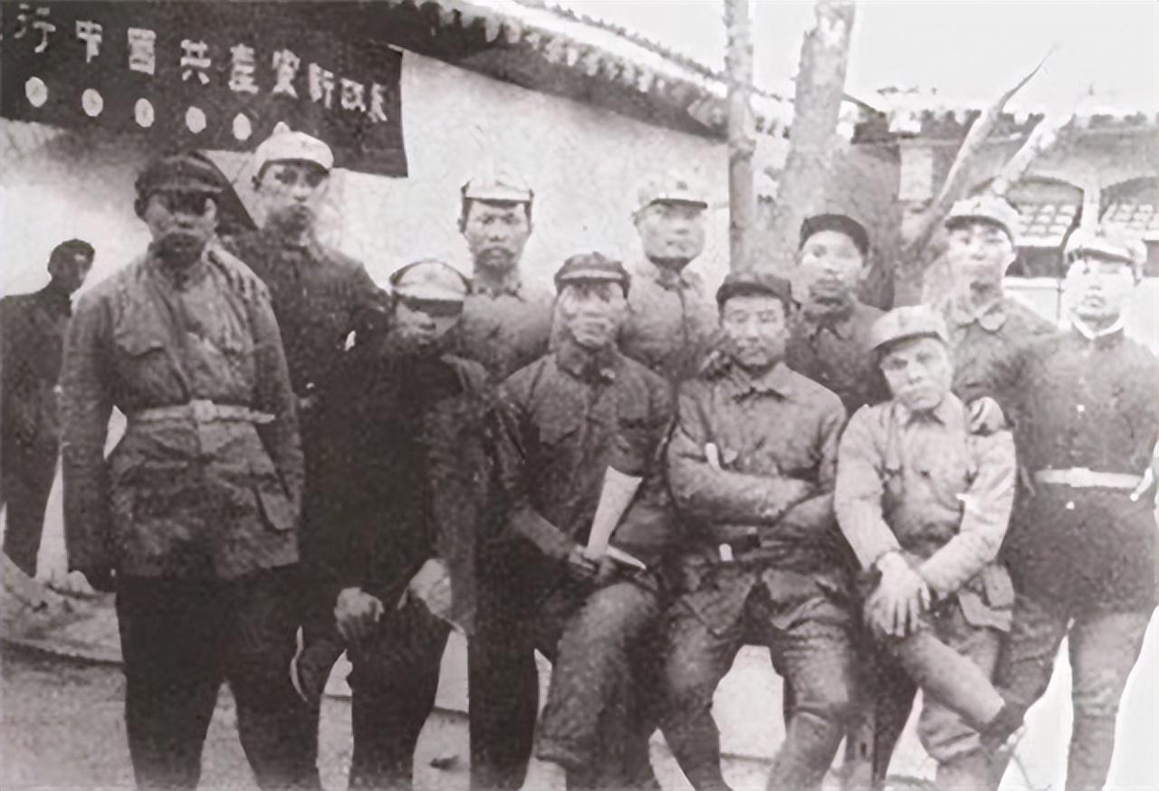 1974年政治局召开会议,周总理环视一周:吴克华到哪去了?