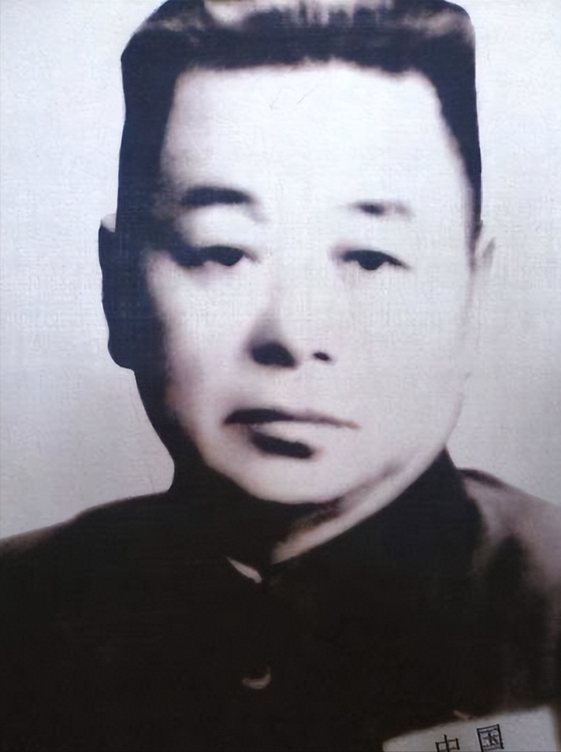 1977年,一生娶40多个老婆的抗日英雄去世,为何43年后才下葬?