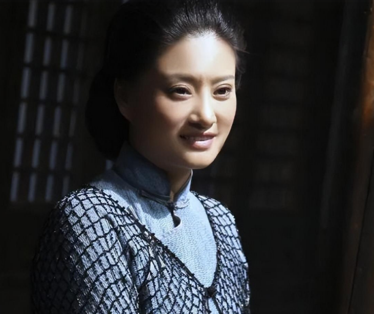 金翠莲(于月仙饰)《水浒传》中出现的第一个女角色,小家小户出身,命运