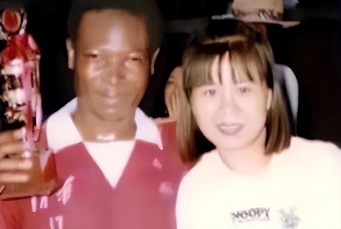 回顾清华才女王丽红,远嫁非洲生五子,父亲气得"一夜白头",今怎样?