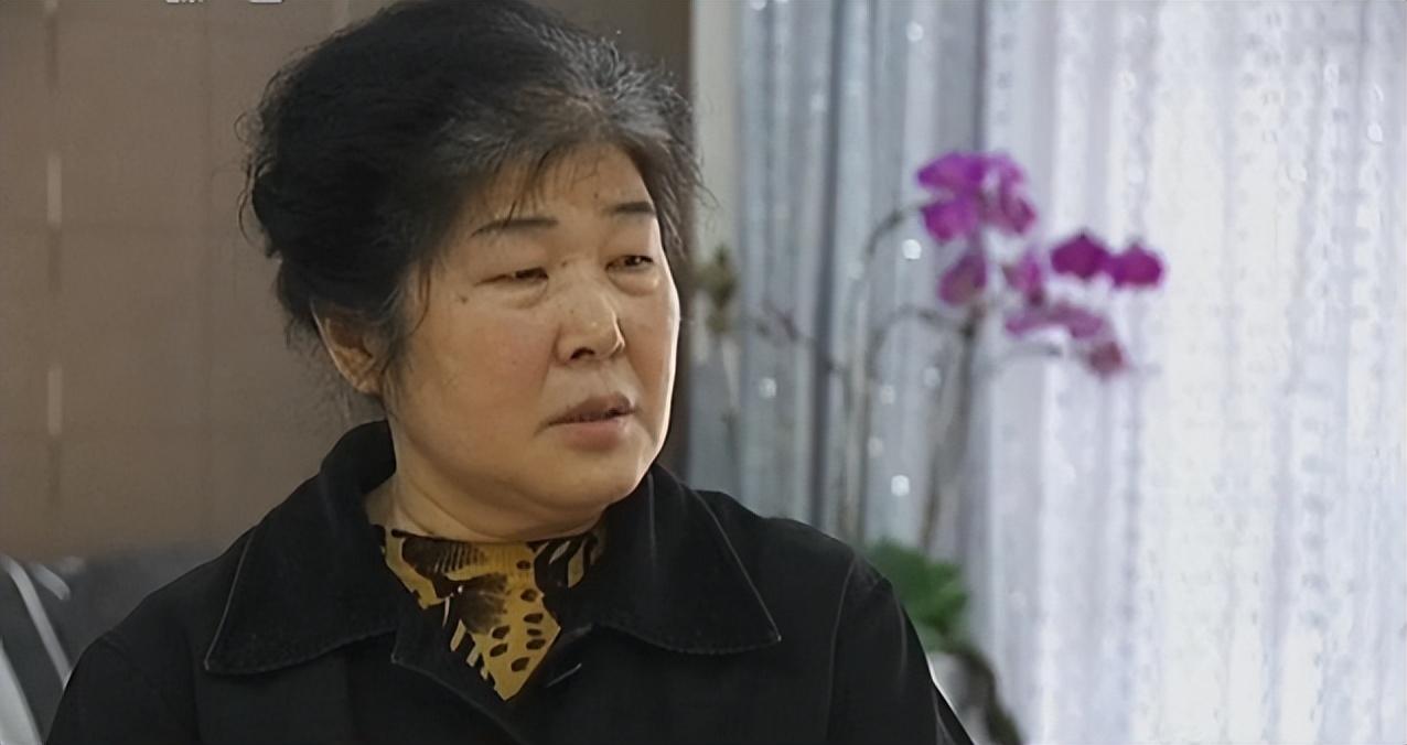 文裕章跟爱妻胡菁结婚已经十年了,两人婚后一直过得很幸福,还拥有了一