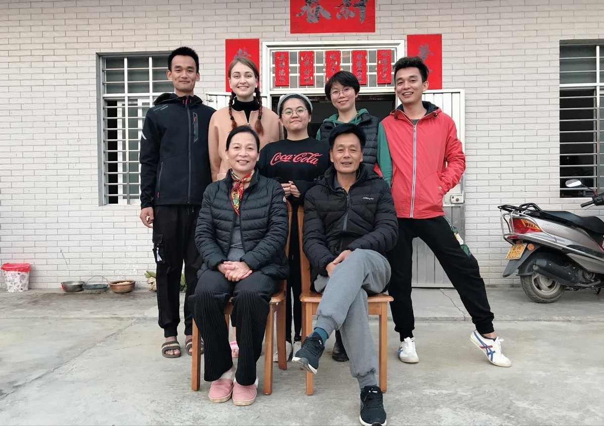 回顾天津小伙娶乌克兰女硕士,因战火花几十万,将丈母娘接中国定居