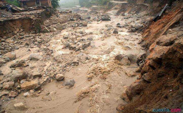 汶川地震泥石流图片