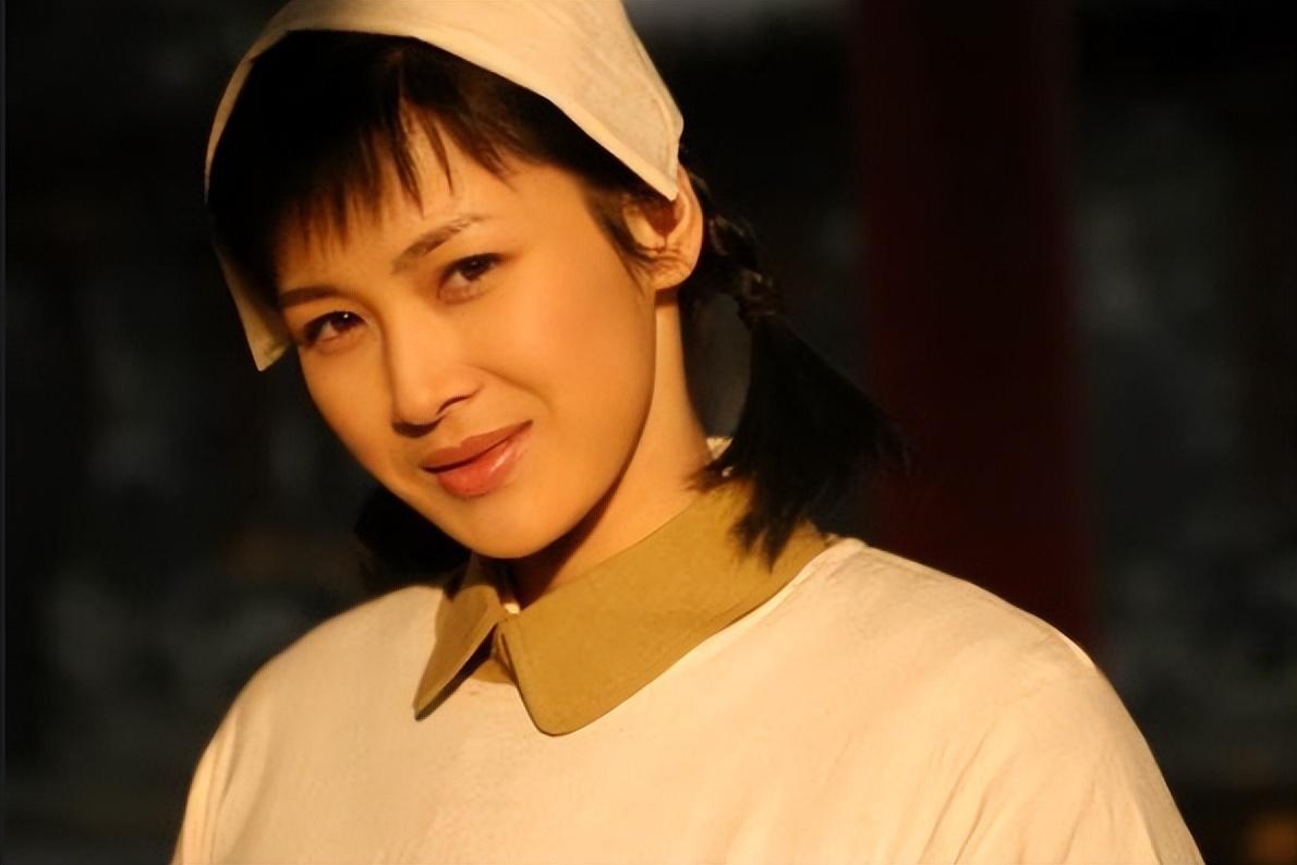 回顾《亮剑》演员真实夫妻,丁伟,李云龙,楚云飞,妻子都很美丽