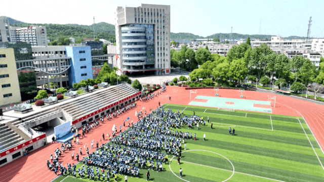 4月22日,南京卫生高等职业技术学校举行主题为"赏春天之美,品长江之韵