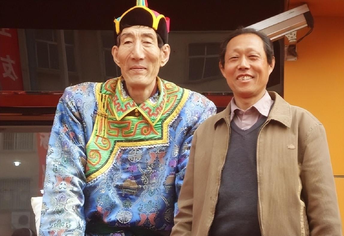 回顾中国"巨人"鲍喜顺,不听医生劝告执意生子,现在儿子身高多少?