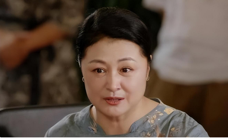 可惜的是2021年于月仙在拍戏的途中,乘坐的车辆与两只骆驼发生碰撞,车