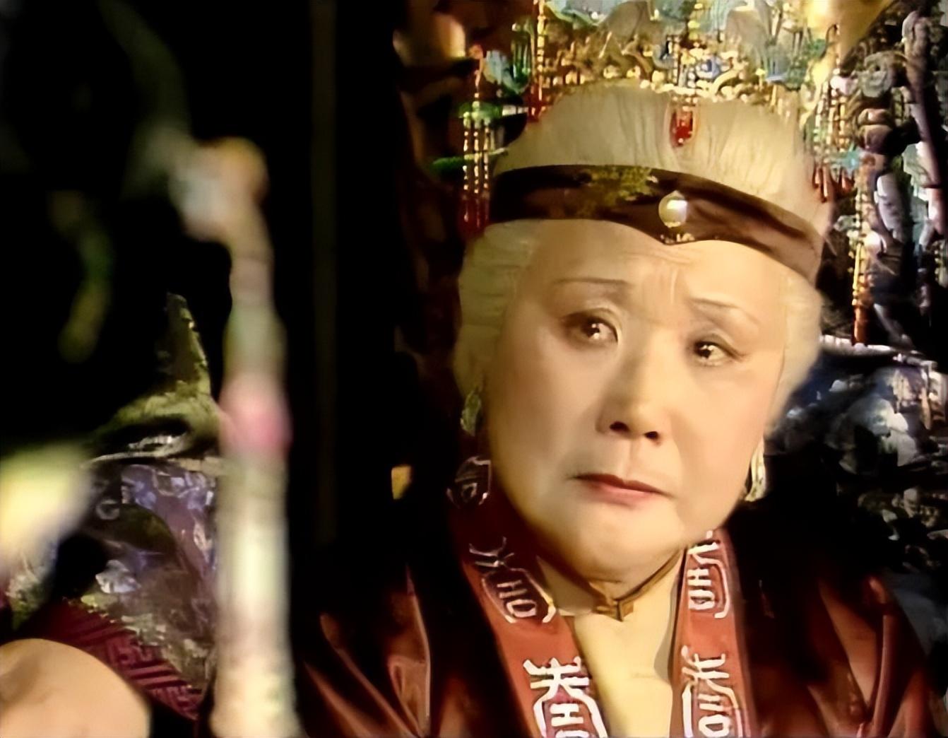 慈祥和蔼的老太太,享尽了荣华富贵,贾家的灵魂人物,出身尊贵,曾是金陵