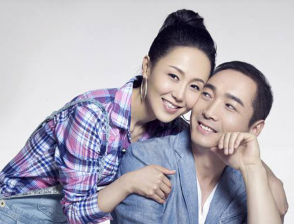 后来李易祥在拍摄《就是闹着玩》时认识了韩籍女星李兰,俩人结为夫妻