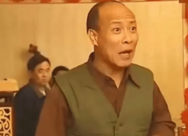 不过翟波一直在二人转舞台发展,并没有在赵本山以后的影视作品中出现.