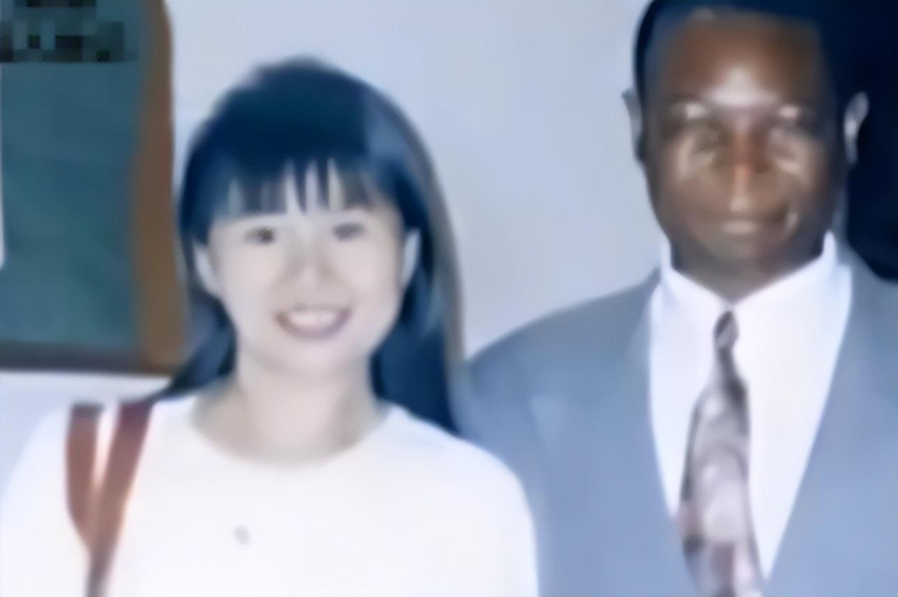 回顾清华才女王丽红,远嫁非洲生五子,父亲气得"一夜白头",今怎样?